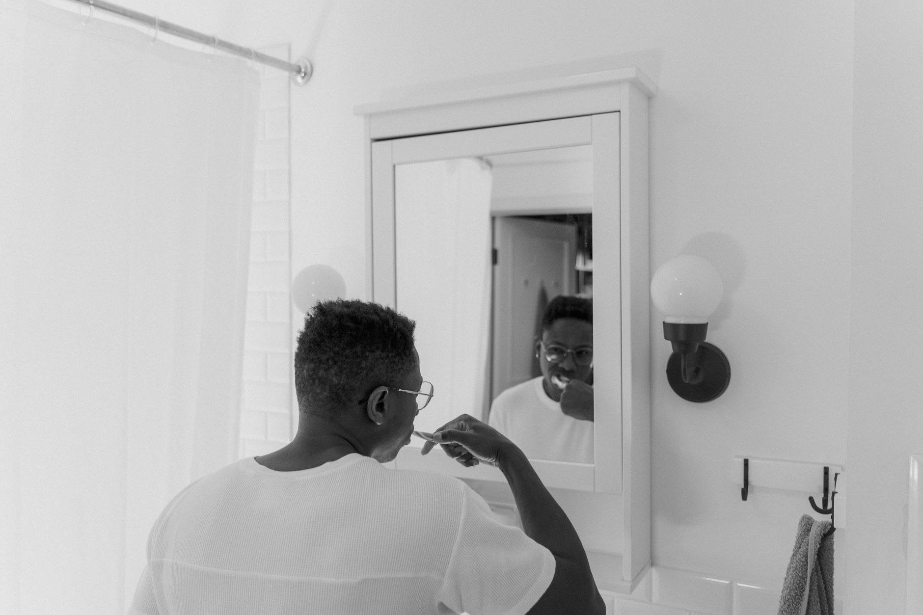 What Toothpaste Do Dentists Actually Use? Revealing Professional Secrets for Whitening, Sensitivity & Gum Health