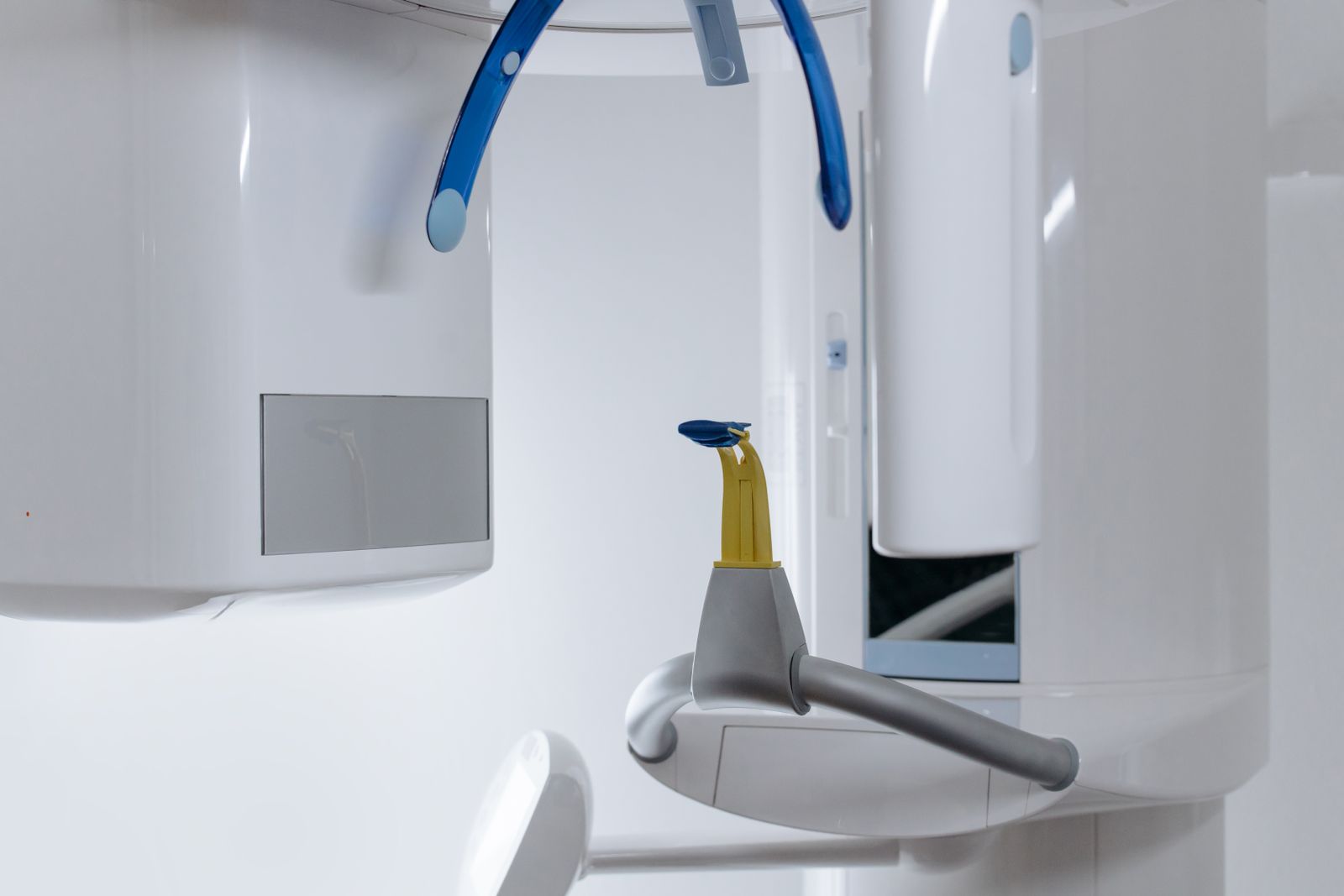 Close-up of modern dental x-ray equipment in a clinic displaying advanced odontology technology